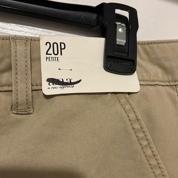 NWT A.N.A Mid-Rise Bermuda Shorts - Picture 2 of 8